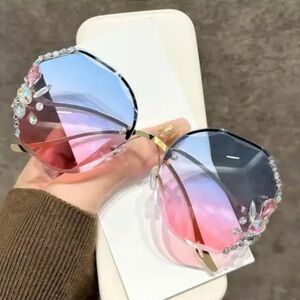 - Black vintage style studded pink with blue gradient sunglasses 💞💞💞